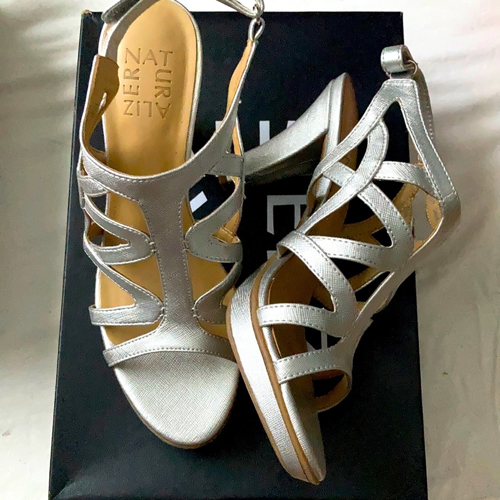 ✨ Naturalizer Silver Shiny Danya Strappy Heels✨